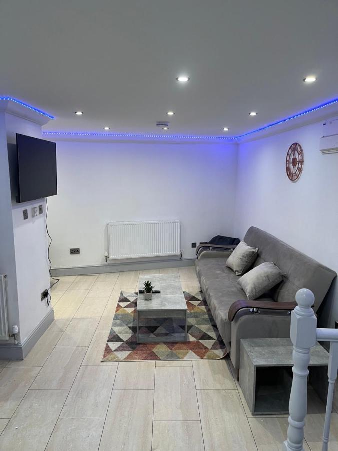 Cosy Serviced 1 Bedroom Apartment In Londra Exterior foto